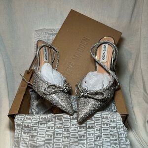 Viable-R Rhinestones Steve
Madden Women's High Heels Size7.5 Silver New with Box